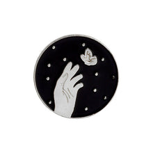 Load image into Gallery viewer, Skull Brooches